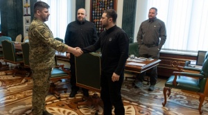 Zelenski se muestra abierto a estudiar propuesta de tregua acordada por Rusia y EEUU