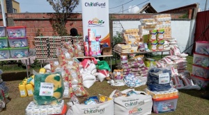 Entregan víveres, material educativo y artículos de higiene a treinta familias afectadas por deslizamientos en La Paz