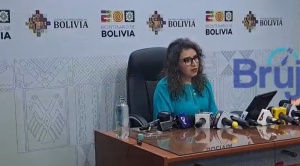 Ministra de Salud reconoce que precios de algunos medicamentos importados subieron hasta un 100%