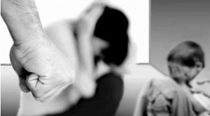 Policía aprehendió a un hombre que intentó asesinar a su pareja y a su hijo de dos años con un cuchillo