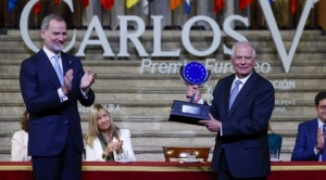 Josep Borrell llega a Tarija tras recibir el Premio Europeo Carlos V de manos del Rey de España