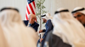 Trump admite que “la gente pasa hambre en Gaza”, mientras ataques de Israel matan a otras 100 personas