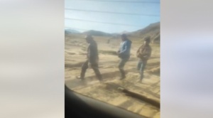 Denuncian que bloqueadores atacaron un vehículo en el que viajaban niños