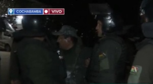 Evistas, ocultándose en la oscuridad, intentan tomar el puente de Parotani: arrojan dinamitas y hay dos policías heridos