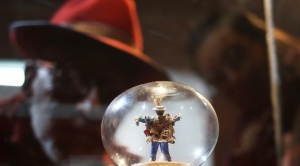 Una muestra homenajea a lo mejor  de la artesanía en miniatura de la Alasita