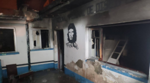 Un incendio quema instalaciones de la sede  de Evo Pueblo en la zona de Miraflores, en La Paz
