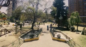 Alcaldía proyecta revitalizar la plaza Bolivia, aclara dudas de vecinos
