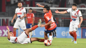 Nacional hace leña del árbol caído y vence de visitante a Wilster