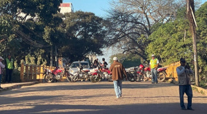 Benianos cumplen un paro cívico de  24 horas; exigen soluciones en salud
