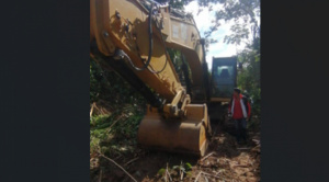Comitiva indígena descubre in  fraganti a mineros ilegales y 5 mil  litros de diésel enterrados en Palos Blancos