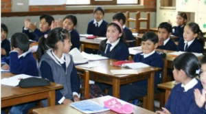 Educación: candidatos proponen más horas para la lectura, matemáticas e inglés, y volver a medir la enseñanza