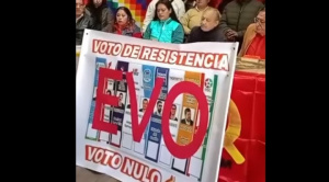 Evistas abren casas de campaña por el voto nulo; Andrónico les advierte que es “votar por la derecha”