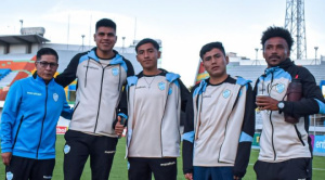Aurora contrata 10 jugadores para intentar eludir el descenso  