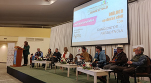 En ausencia de candidatos presidenciales, sus representantes ofrecen reformar la Constitución para cambiar la justicia y pacto fiscal 50/50