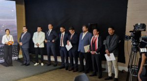 En debate del TSE, candidatos lanzan dardos a Andrónico y este ataca a Samuel y Tuto
