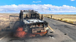Presuntos contrabandistas emboscan a  militares y queman una patrulla en Oruro