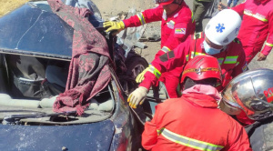 Choque de minibús y un carro particular deja al menos 3 muertos y 7 heridos en la vía a Guaqui