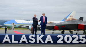 Trump y Putin comienzan reunión acompañados de sus delegaciones a puerta cerrada