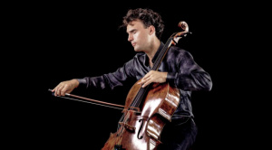 Violonchelista alemán impulsa el talento de jóvenes músicos bolivianos desde hace más de una década