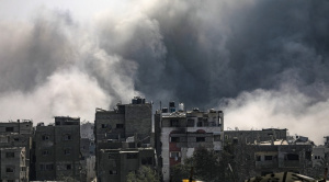 Israel mata a más de 100 palestinos desde el sábado y sigue con la destrucción de la ciudad de Gaza