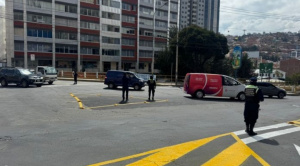 Alcaldía retira rotonda de la 16 de Obrajes por el cierre de un carril en la av. Costanera