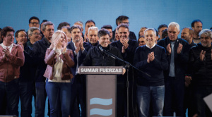 Kicillof, el gran ganador en Buenos Aires, defiende a Cristina Fernández