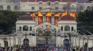 Violencia en Nepal por prohibir Facebook, X y Youtube: Hay 25 muertos, presos huyen, el Parlamento arde