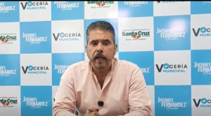 Jhonny Fernández solicita la renuncia de todo su gabinete