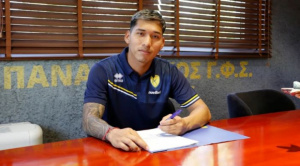 Un mes después, Jeyson Chura aún no debuta en Grecia