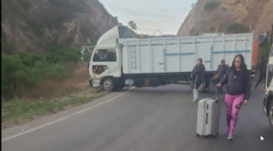 Transporte libre de Cochabamba bloquea por falta de combustible