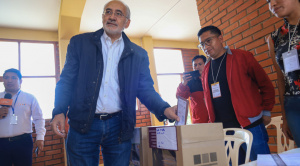 Mesa felicita a Paz y pide que "devuelva la fe en una Bolivia democrática"