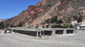 A partir de las 22:00 y por tres noches será cerrada la vía de ingreso a Mallasa para montar un  nuevo puente
