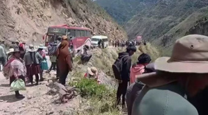 Tragedia en Morochata: bus se precipita 600 metros y deja 16 muertos y 36 heridos