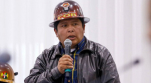 “El que nada tiene, nada teme”, dice Huarachi al ingresar a declarar a la Fiscalía