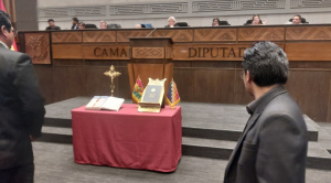 Por más de dos tercios de voto, la Cámara Baja repone la Biblia y el crucifijo para juramentos