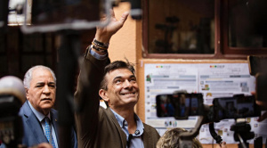 El dólar baja a Bs 9,90 y Paz anticipa “muy buenas noticias” para estabilizar la economía