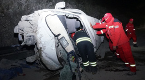 4 personas mueren y 10 quedan  heridas en un accidente en la autopista La Paz-El Alto