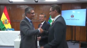 Ministro de Economía posesiona a viceministros de Presupuesto y Tesoro