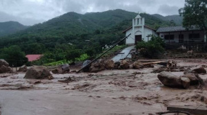 Reportan que hay seis desaparecidos tras crecida de río en Samaipata