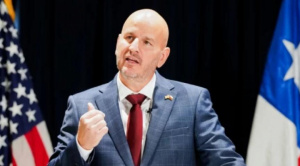 Boric envía nota a Trump reclamando por "intervención" de nuevo embajador