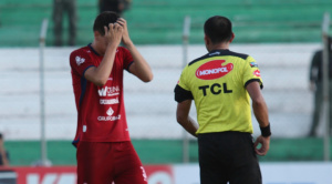 Un mal arbitraje casi deja fuera de la Copa a The Strongest 