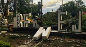 Vientos huracanados y lluvias causan destrozos en Bermejo