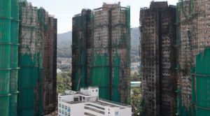 Saldo de muertes por incendio en Hong Kong subió a 128, hay 200 desaparecidos