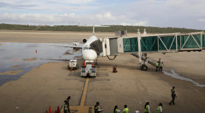 Principal aeropuerto de Venezuela sigue funcionando pese al anuncio de Trump