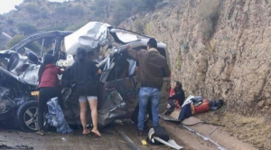 Choque entre camión y miniván en Tarija deja dos muertos