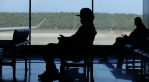 Petro pide una reunión de la OACI ante el cierre "ilegal" del espacio aéreo venezolano