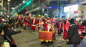 La Paz da la bienvenida a la época navideña con una caravana de artesanos y comerciantes