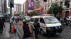 Choferes le piden a Paz que aún no quite la subvención a los combustibles