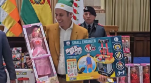 Campaña de Lara para recolectar juguetes arranca con donación de 10 mil regalos