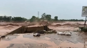 Un draguero arrastrado por el Piraí cuenta cómo se salvó; su padre está desaparecido
